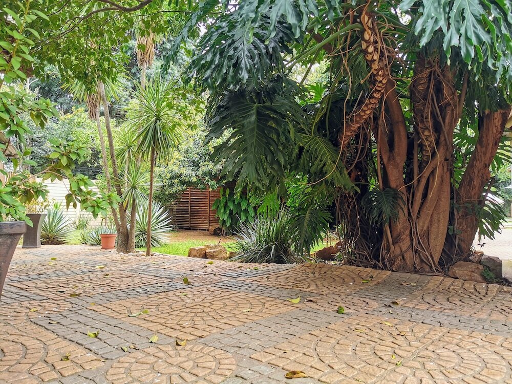 Фото Aerotropolis Guest Lodge