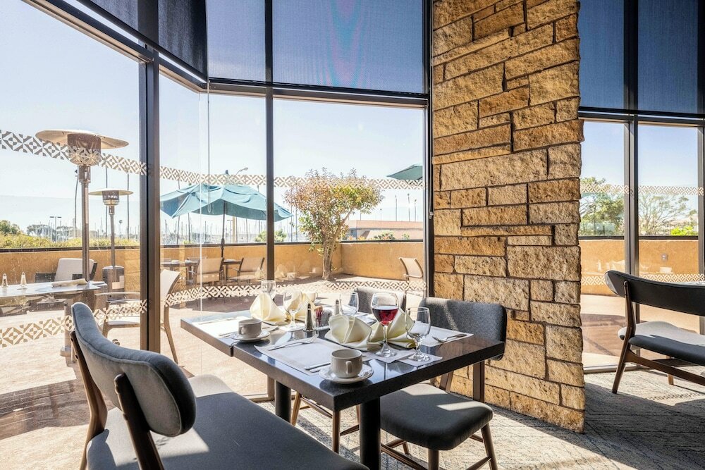 Фото Four Points by Sheraton Ventura Harbor Resort