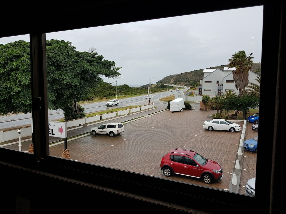 Фото Oceans Hotel & Self Catering