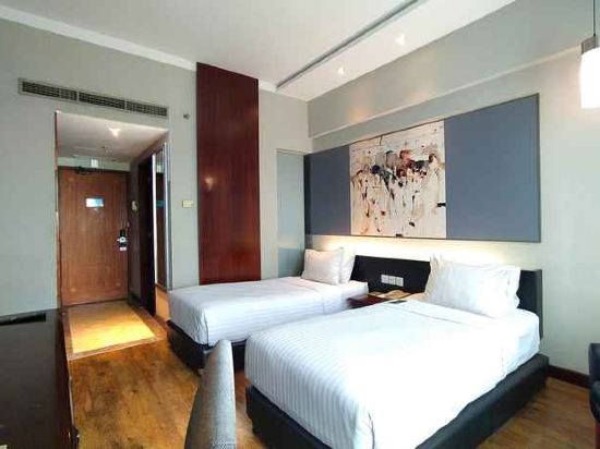 Фото Grand Candi Hotel