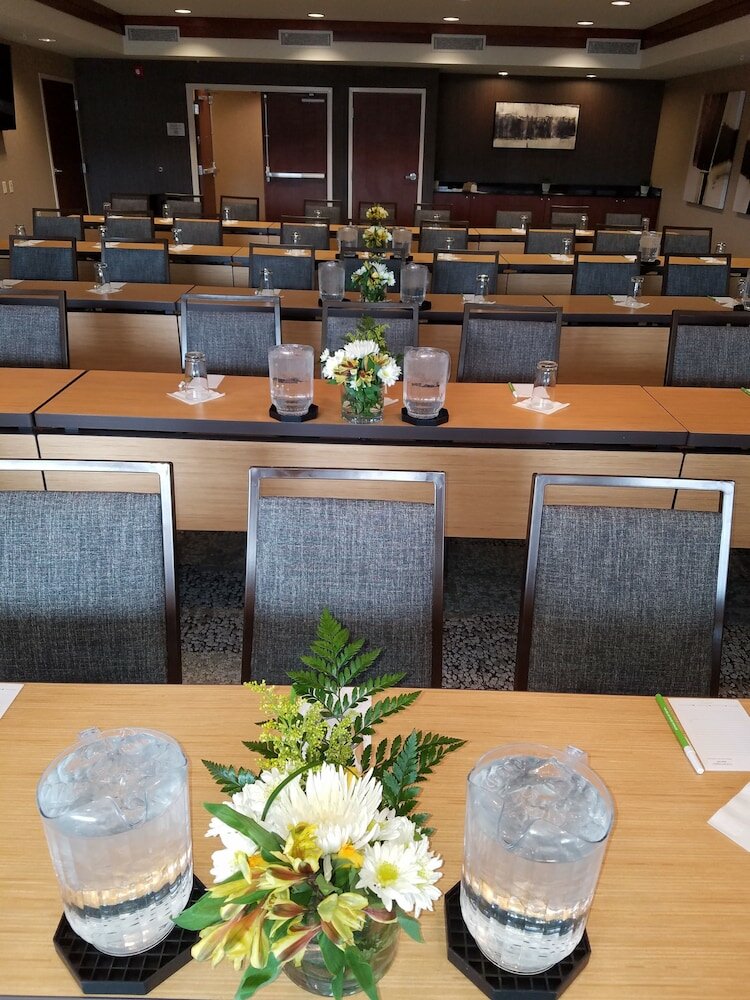 Фото Courtyard Marriott Aksarben Village