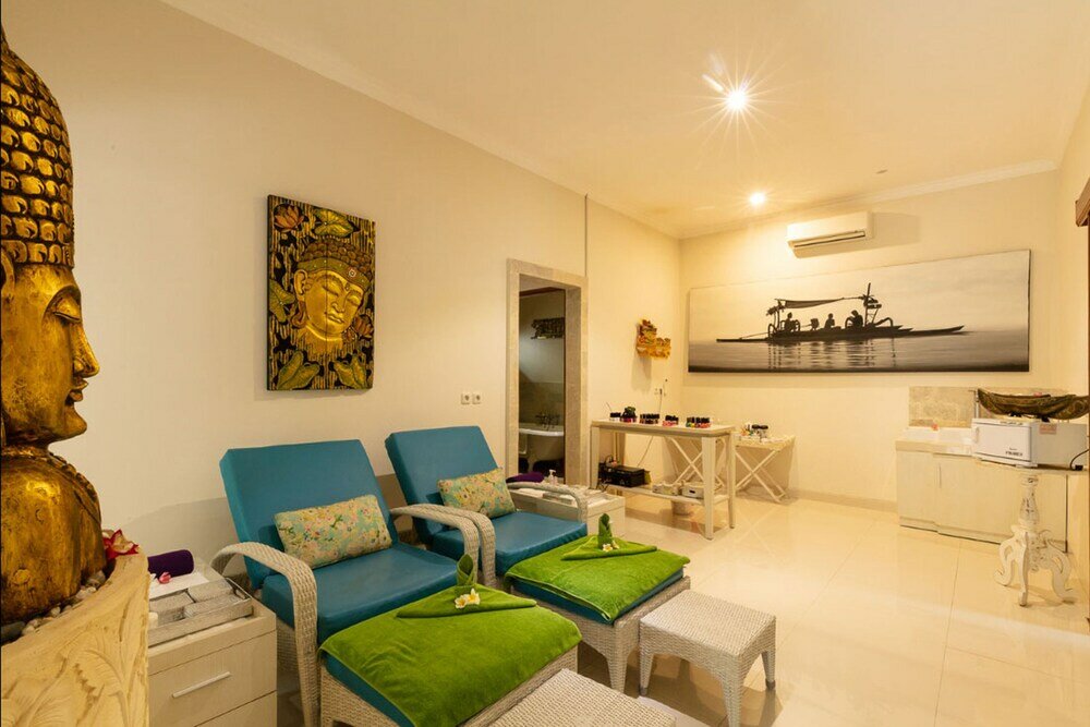 Фото Poinciana Resort Bali