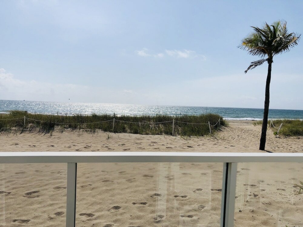 Фото Tides Inn Hotel