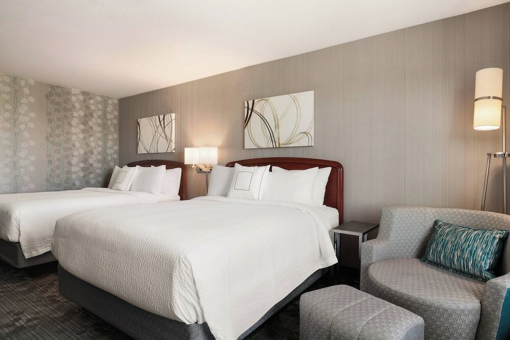 Фото Courtyard by Marriott Salinas Monterey