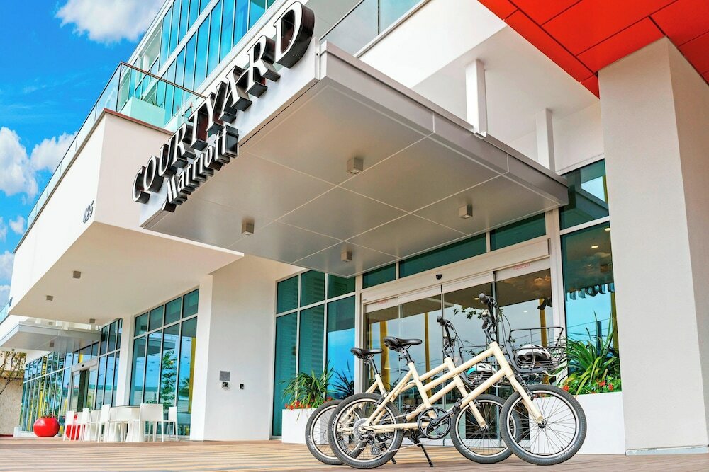 Фото Courtyard by Marriott Santa Monica