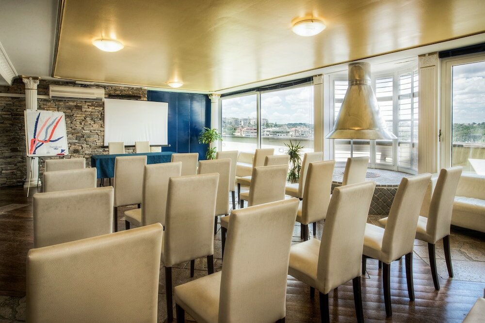 Фото Colony Hotel