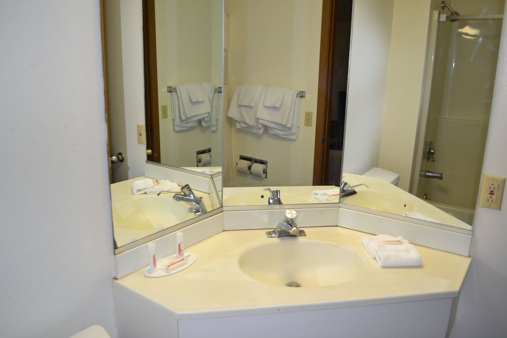 Фото Travelodge by Wyndham Niagara Falls