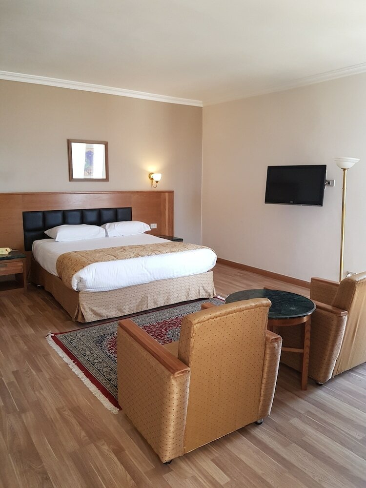 Фото Maadi Hotel