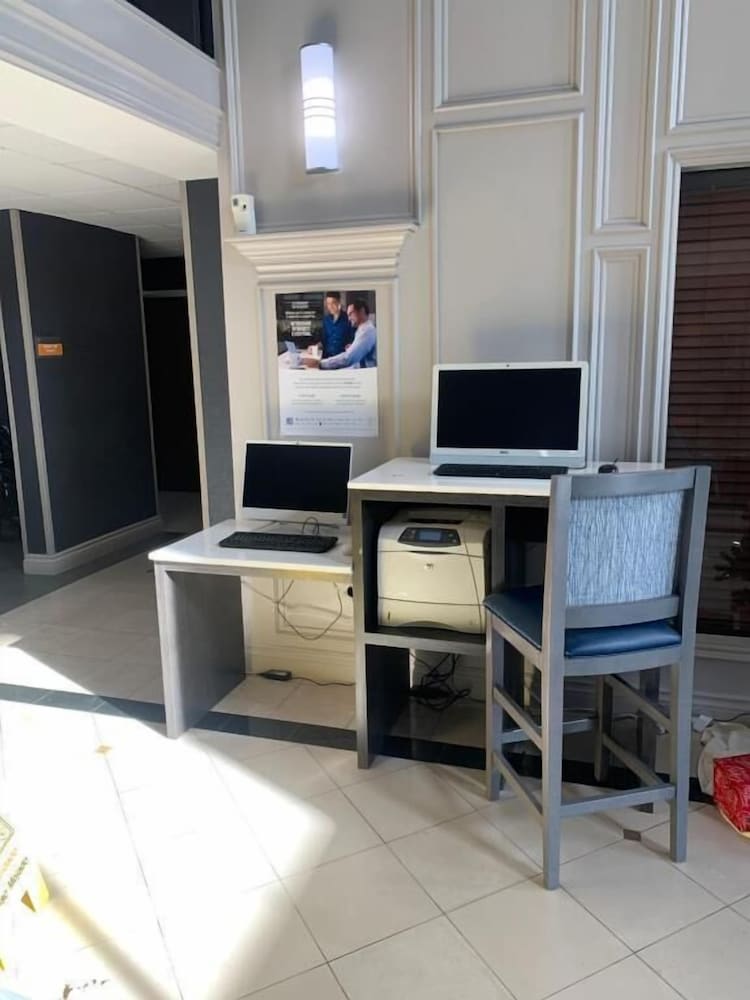 Фото La Quinta Inn & Suites by Wyndham Okc North - Quail Springs