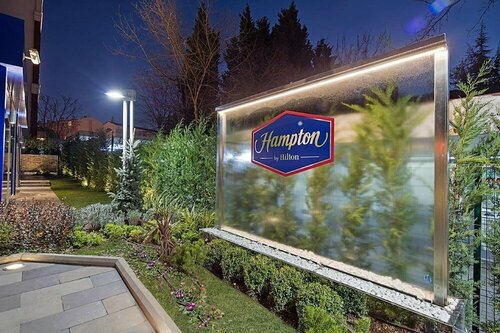 Внешний вид отеля Hampton by Hilton Istanbul Atakoy в Бакыркёйе, фото 5