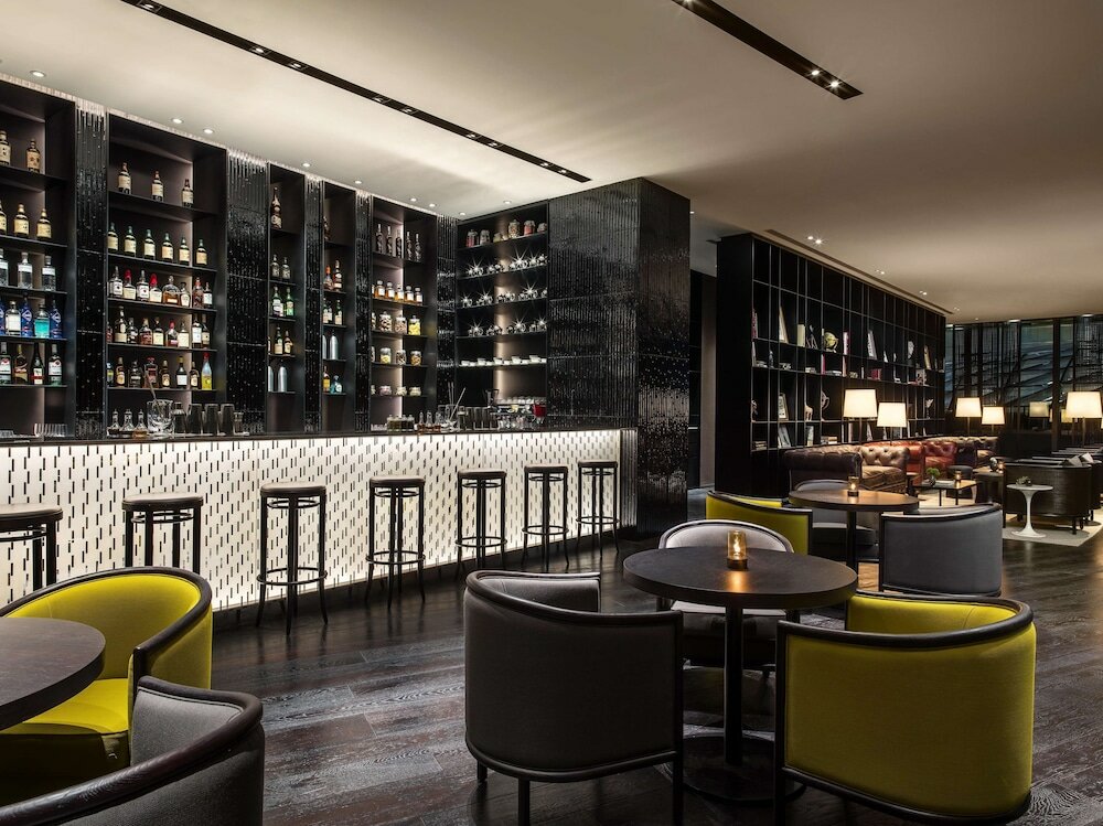 Фото The Middle House