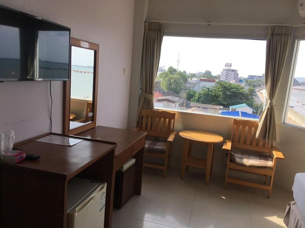 Фото Prachuap Beach Hotel