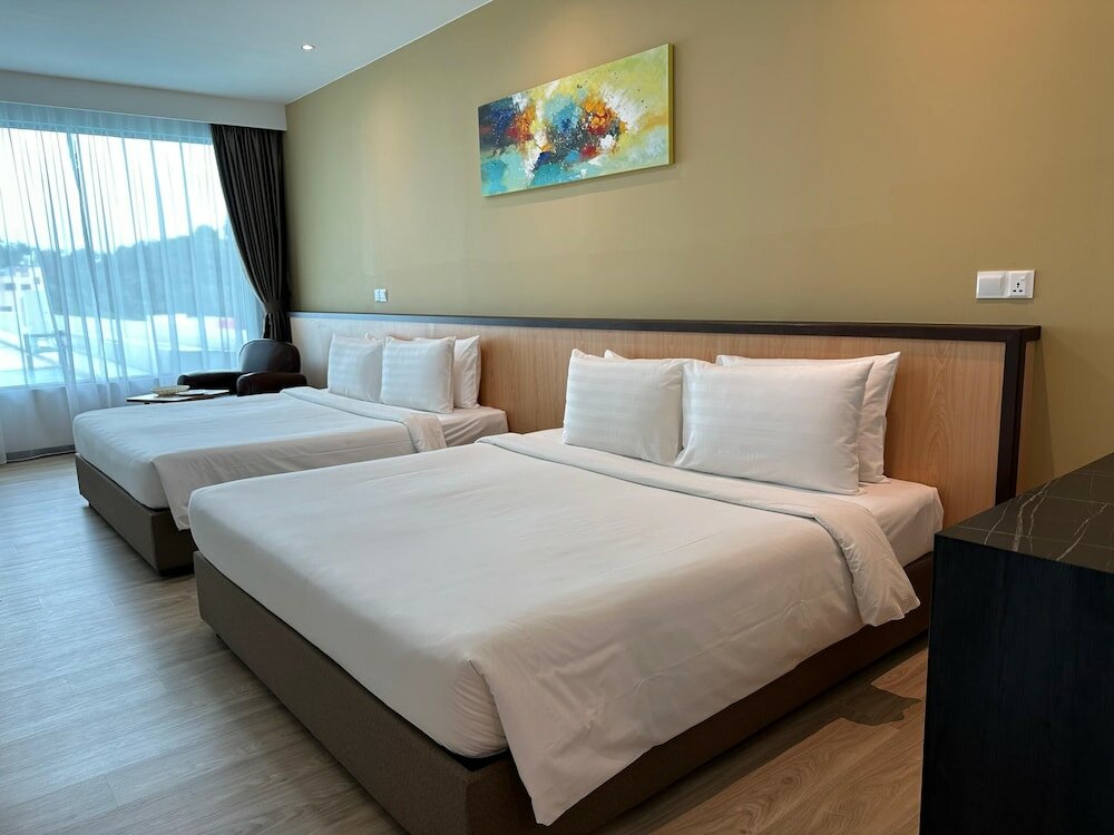 Фото Hotel 7 Suria