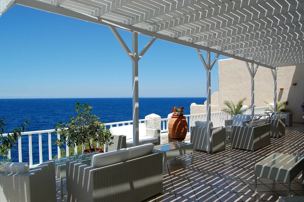 Фото Cavos Bay Hotel and Studios