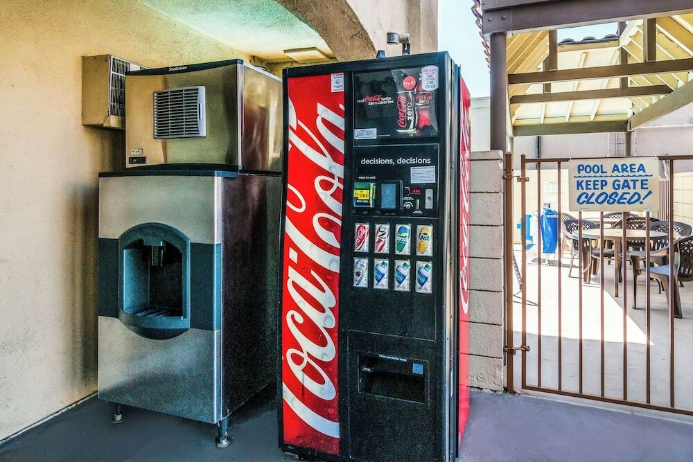 Фото Rodeway Inn Regalodge