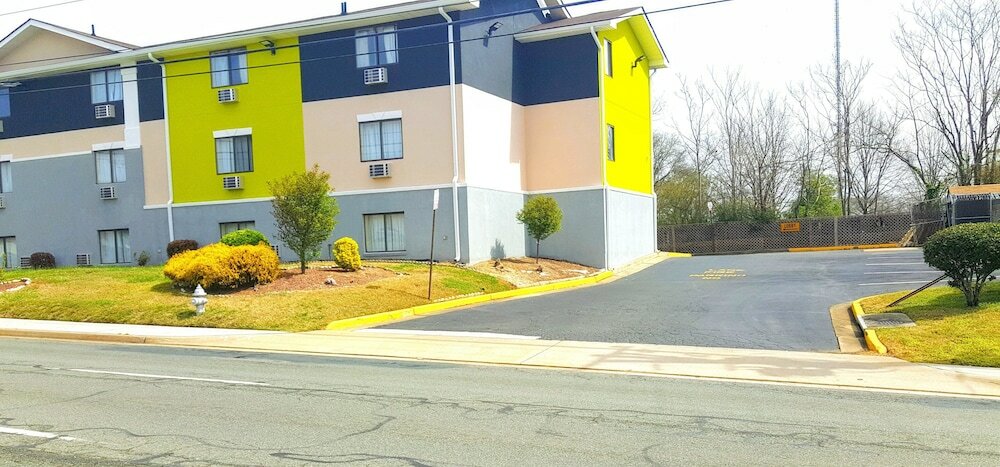 Фото Super 8 by Wyndham Richmond/Broad Street