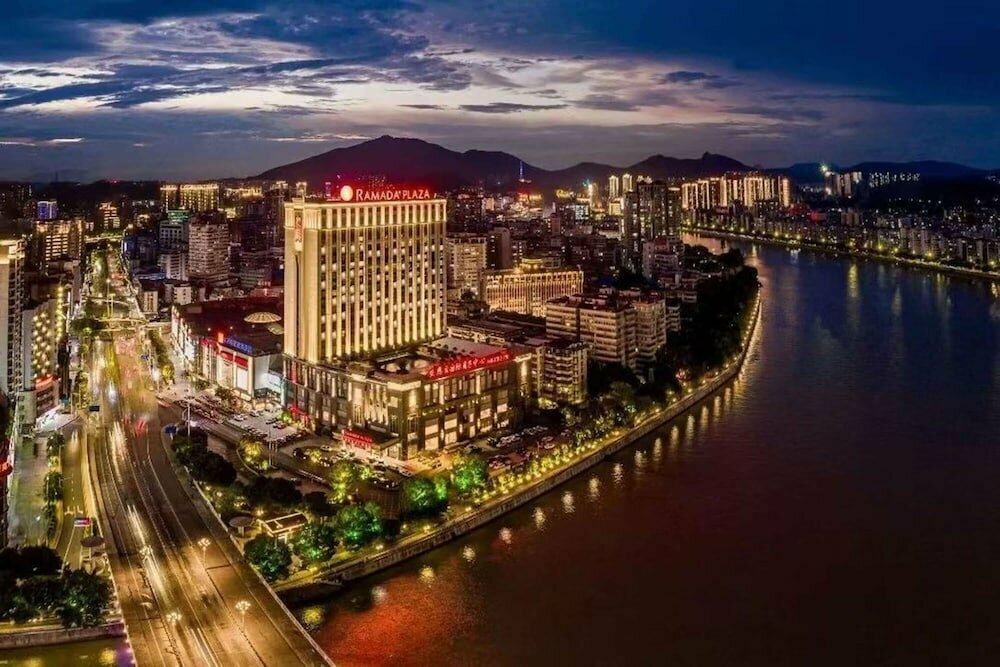 Hotel Ramada Plaza by Wyndham Shaoguan City Centre, Shaoguan, photo