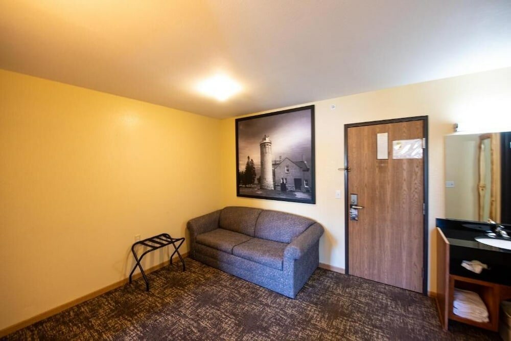 Фото Super 8 by Wyndham Bridgeview of Mackinaw City