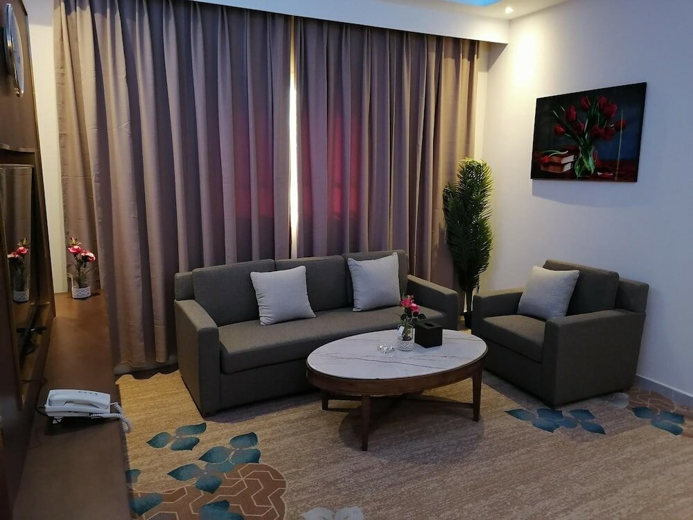 Фото Qasr Alshamal Hotel