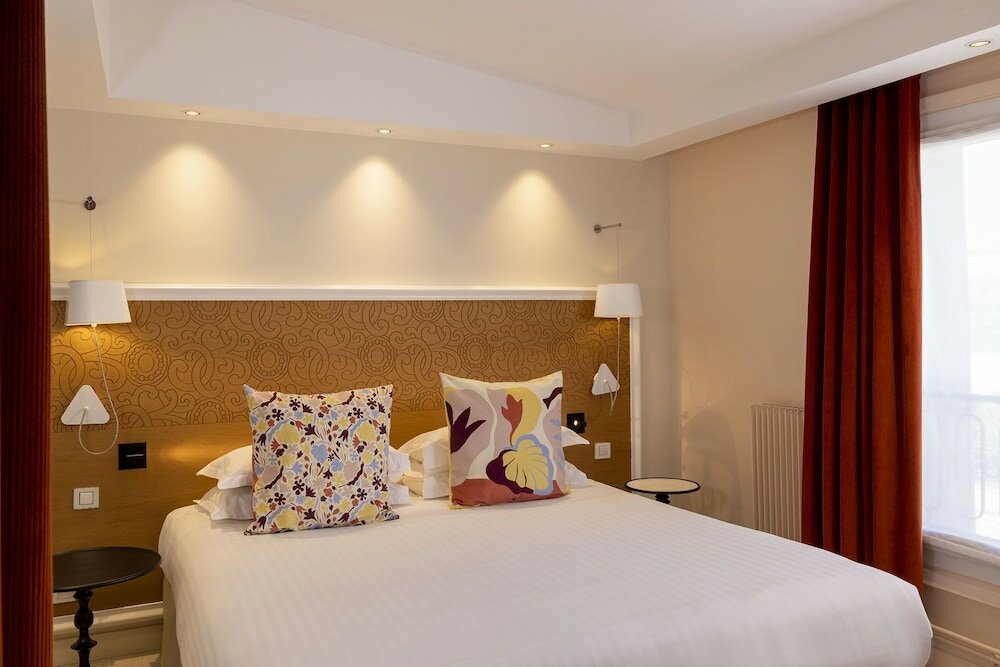 Фото Hotel Elysees 8