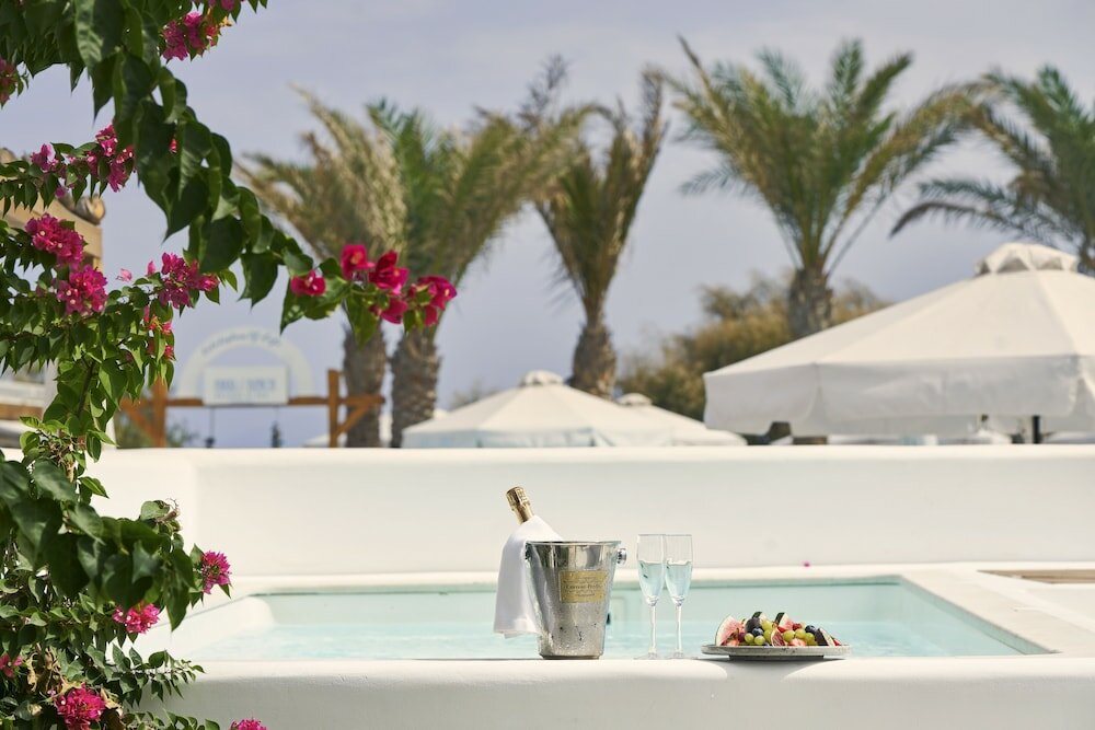 Фото Nikki Beach Resort & SPA Santorini