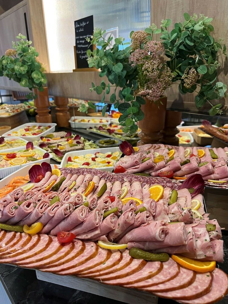 Фото Campanile Saint-Brieuc Centre - Gare