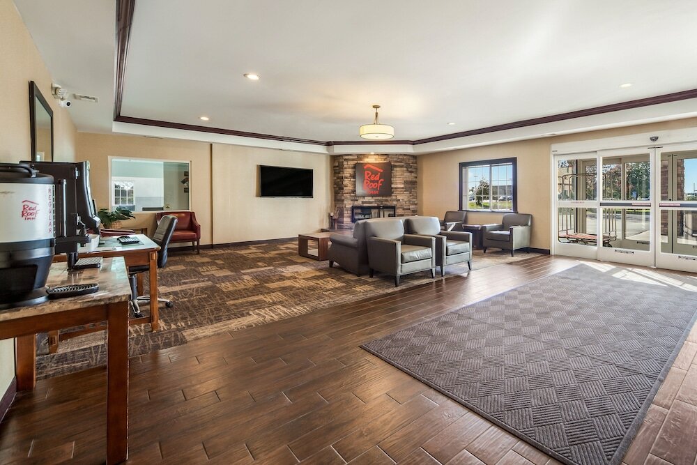 Фото Red Roof Inn & Suites Omaha - Council Bluffs