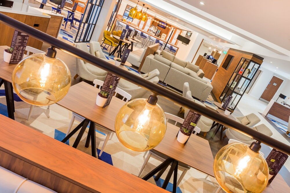 Фото Courtyard by Marriott Glasgow Airport