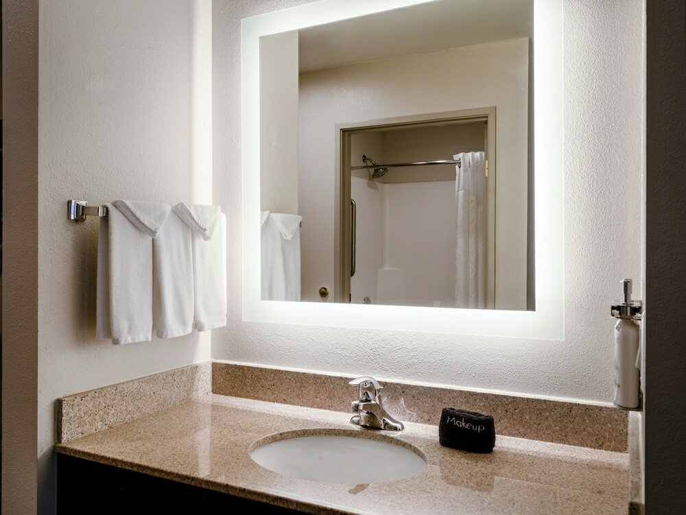 Фото Holiday Inn Express Hotel & Suites Chicago - Libertyville, an Ihg Hotel