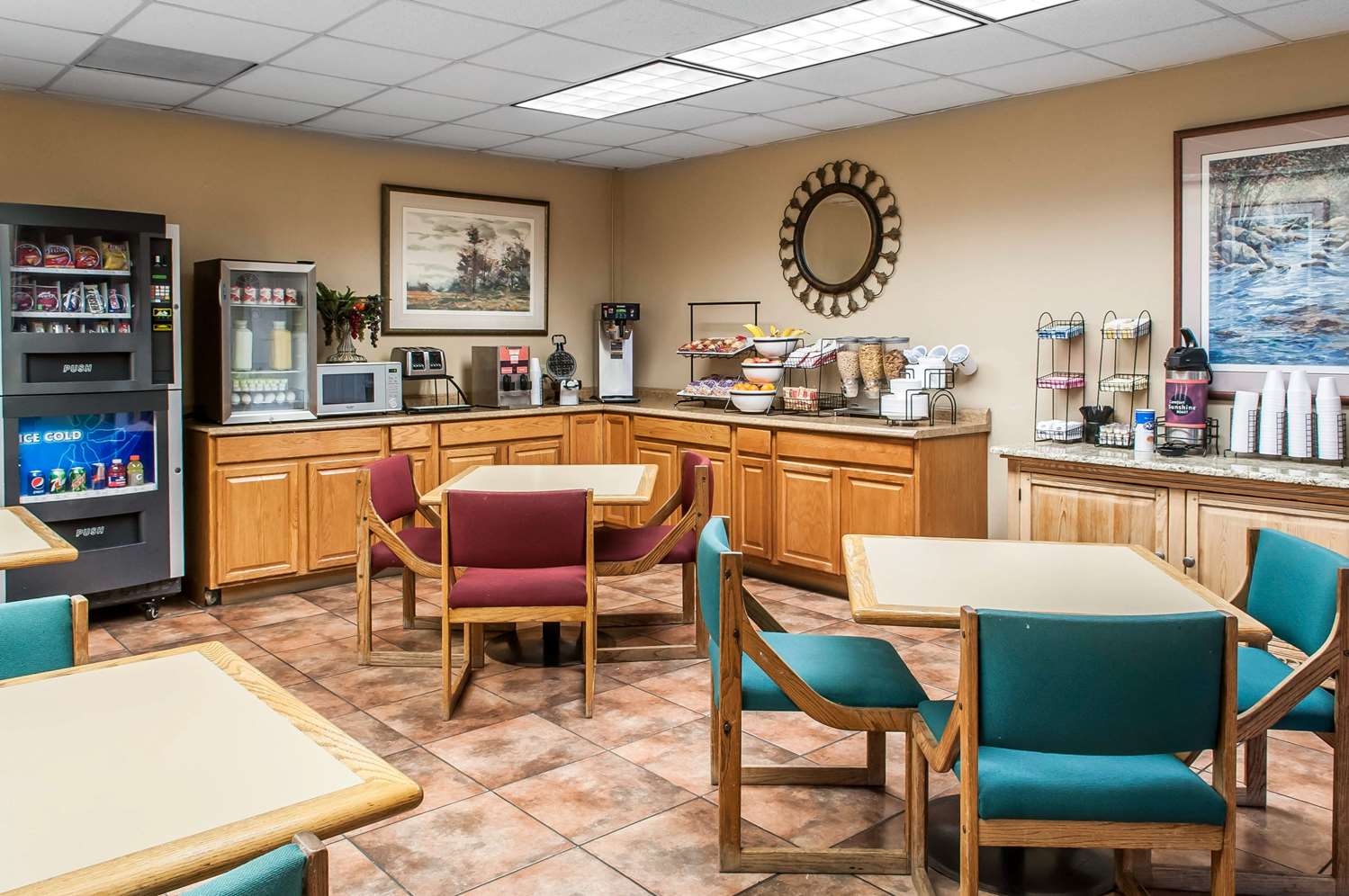 Фото Rodeway Inn East