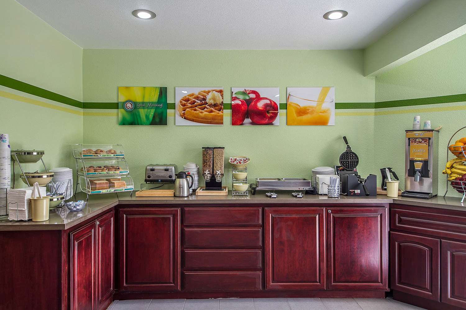 Фото Quality Inn & Suites Capitola by the Sea