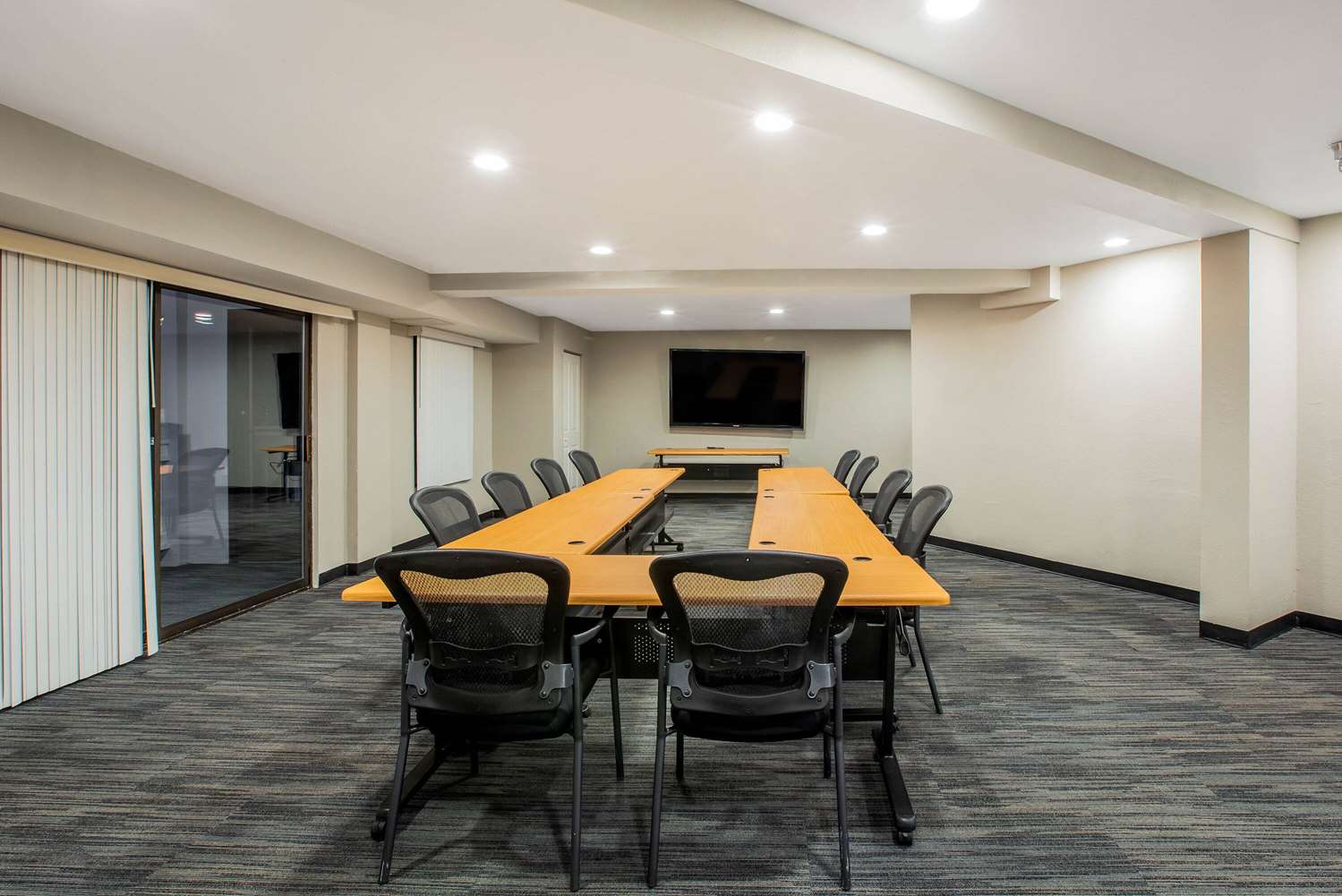 Фото La Quinta Inn & Suites by Wyndham Pomona