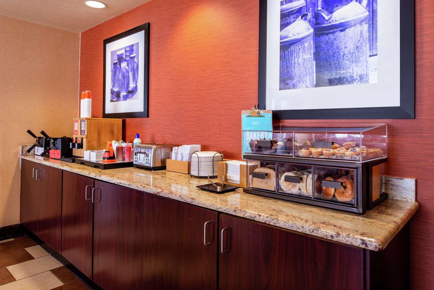 Фото Hampton Inn Albuquerque University Midtown