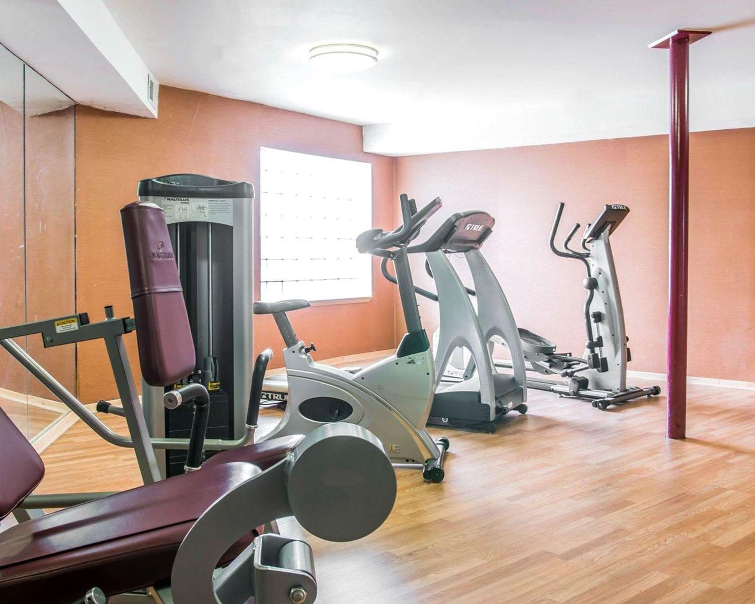 Фото Baymont by Wyndham Flint Airport North