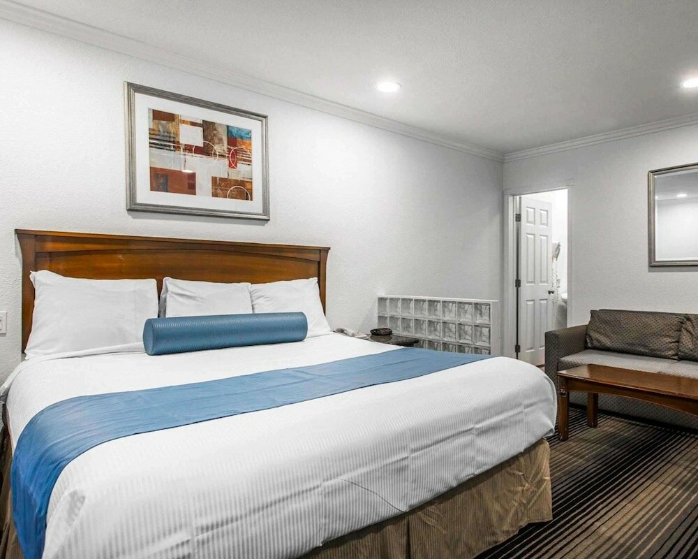 Фото Rodeway Inn & Suites Pacific Coast Highway