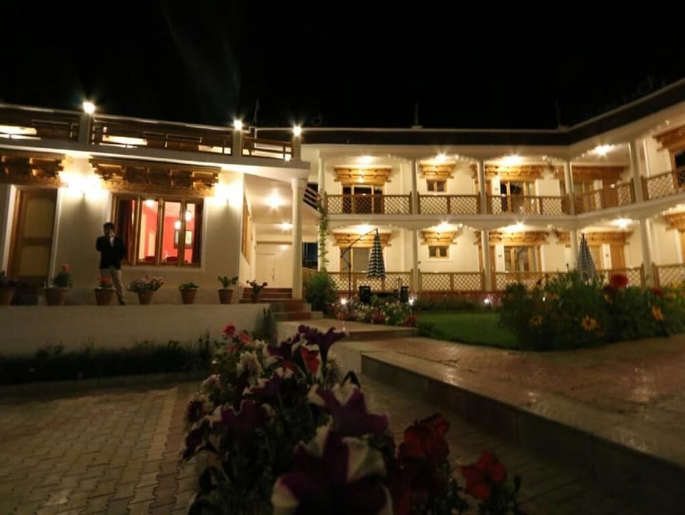 Фото Hotel Ladakh Inn