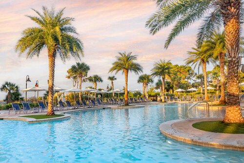 Внешний вид отеля Hilton Grand Vacations Club Ocean Oak Resort Hilton Head в Хилтон-Хед-Айленде, фото 3