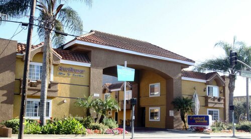 Гостиница Sunburst SPA & Suites Motel в Калвер-Сити