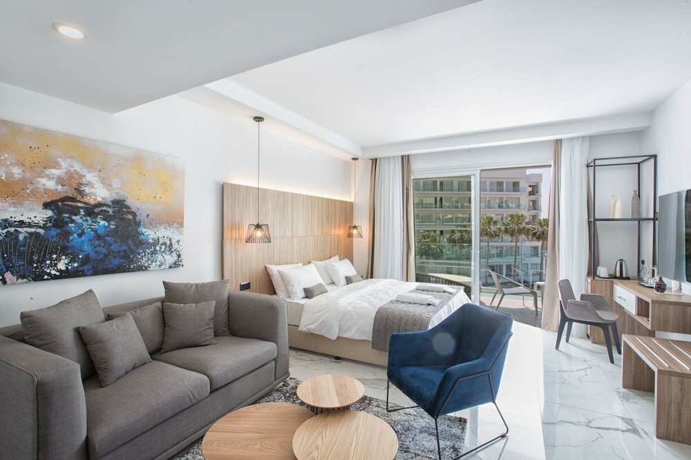 Фото The Blue Ivy Hotel and Suites