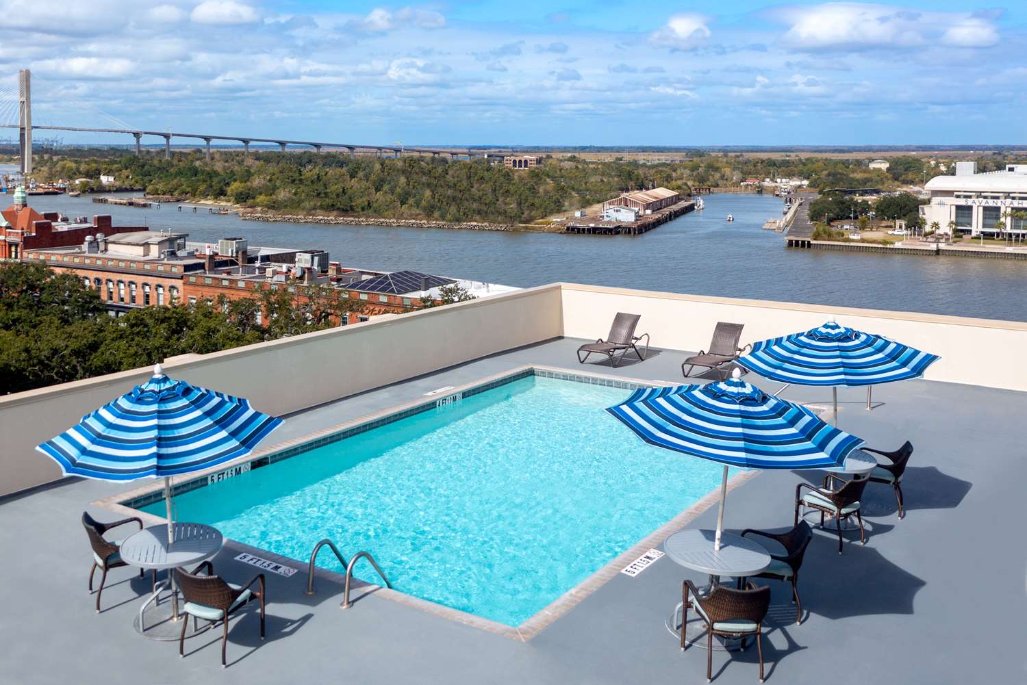 Фото Hampton Inn Savannah Historic District