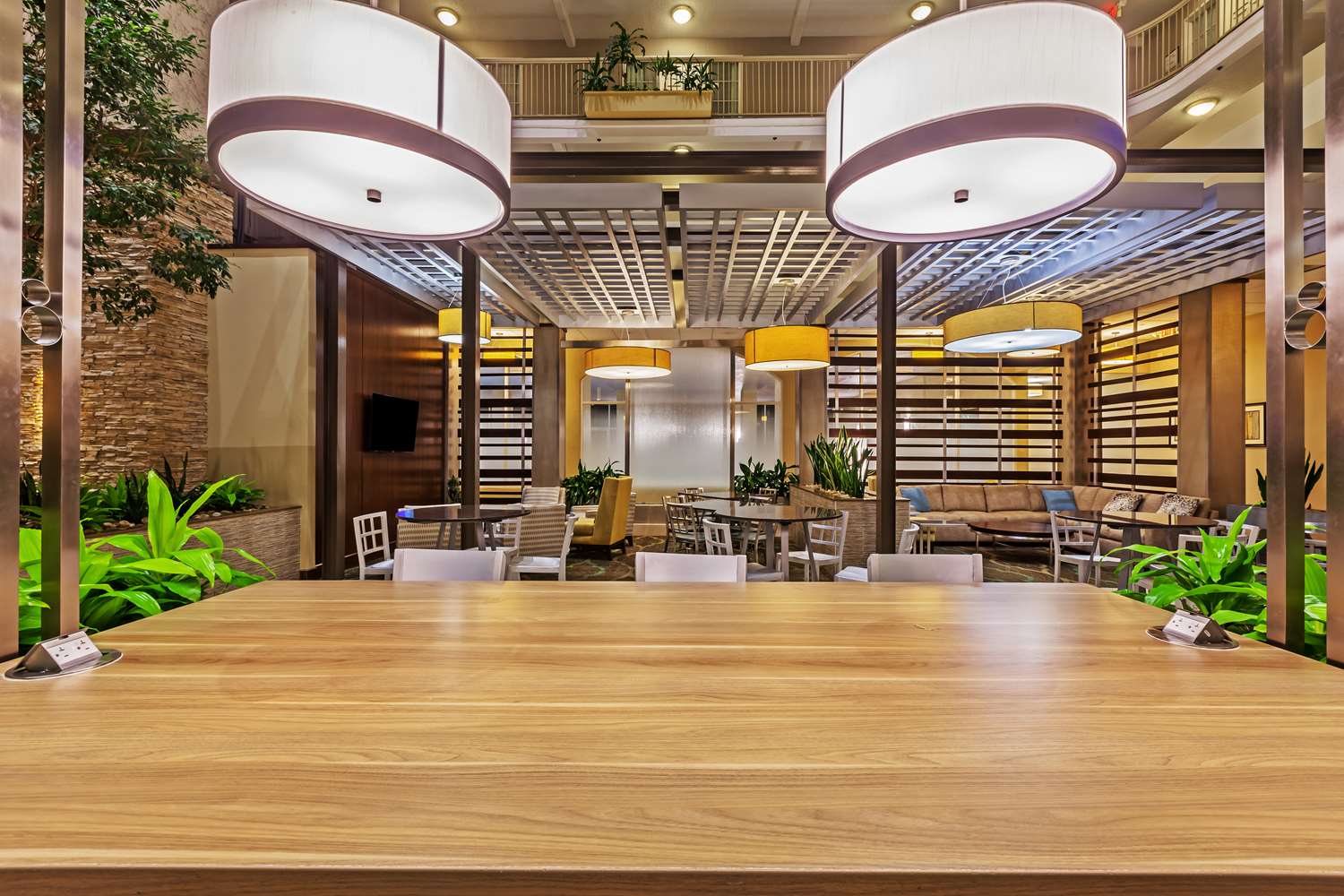 Фото Embassy Suites Hotel Dallas Market Center