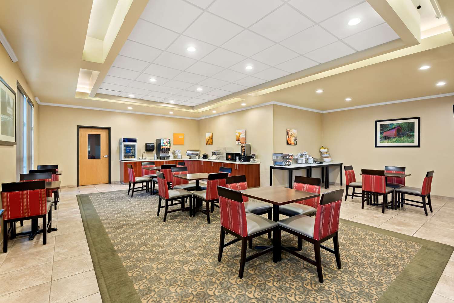 Фото Comfort Inn & Suites Creswell