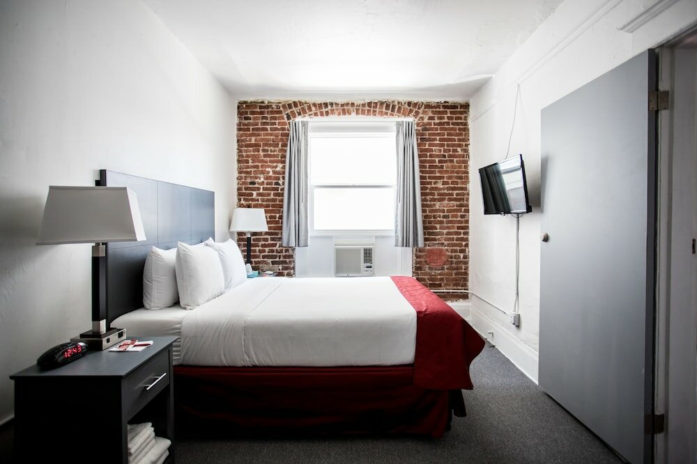 Фото The American Hotel