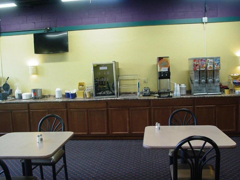 Фото Days Hotel & Conference Center by Wyndham Danville