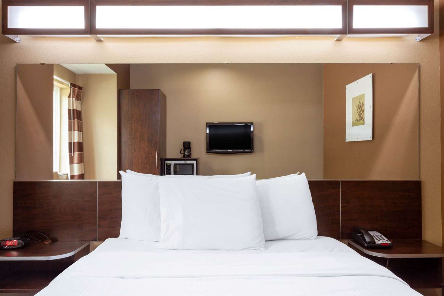 Фото Microtel Inn & Suites by Wyndham Columbia/At Fort Jackson