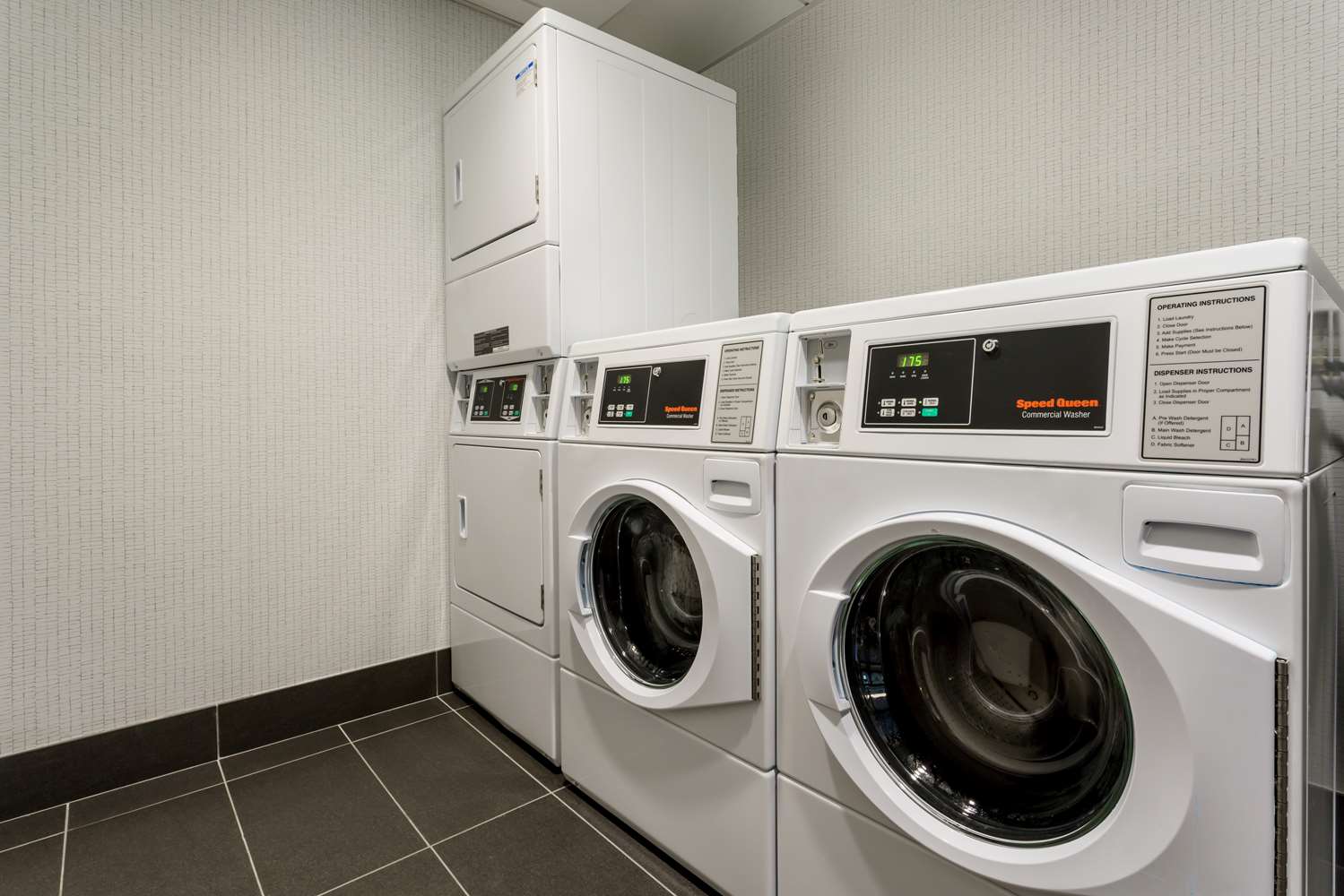 Фото Hampton Inn & Suites Santa Monica