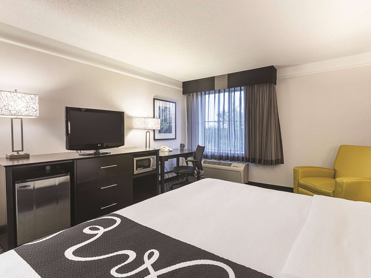 Фото La Quinta Inn & Suites by Wyndham Atlanta Roswell