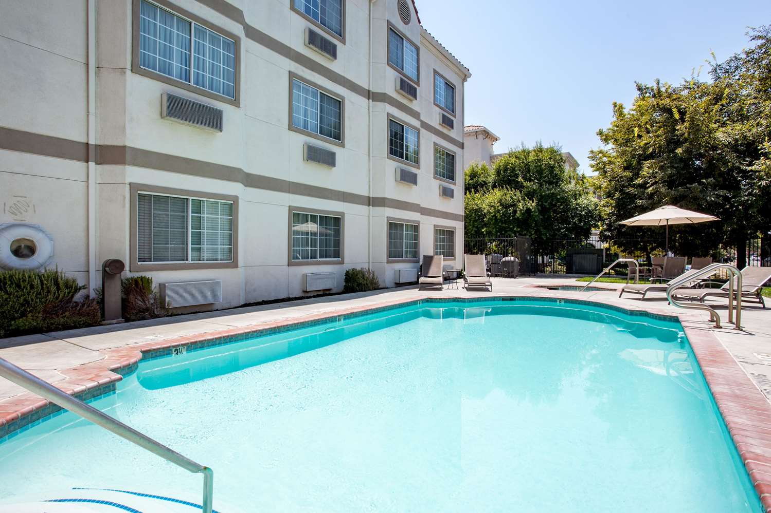 Фото La Quinta Inn & Suites by Wyndham Davis