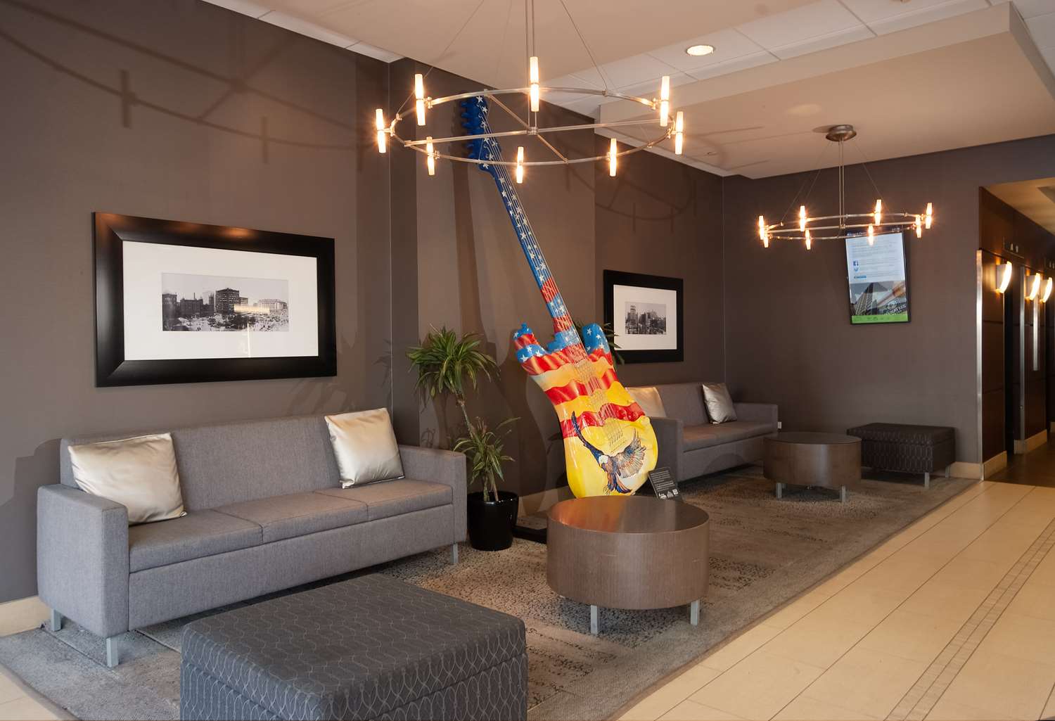 Фото DoubleTree by Hilton Cleveland Downtown - Lakeside