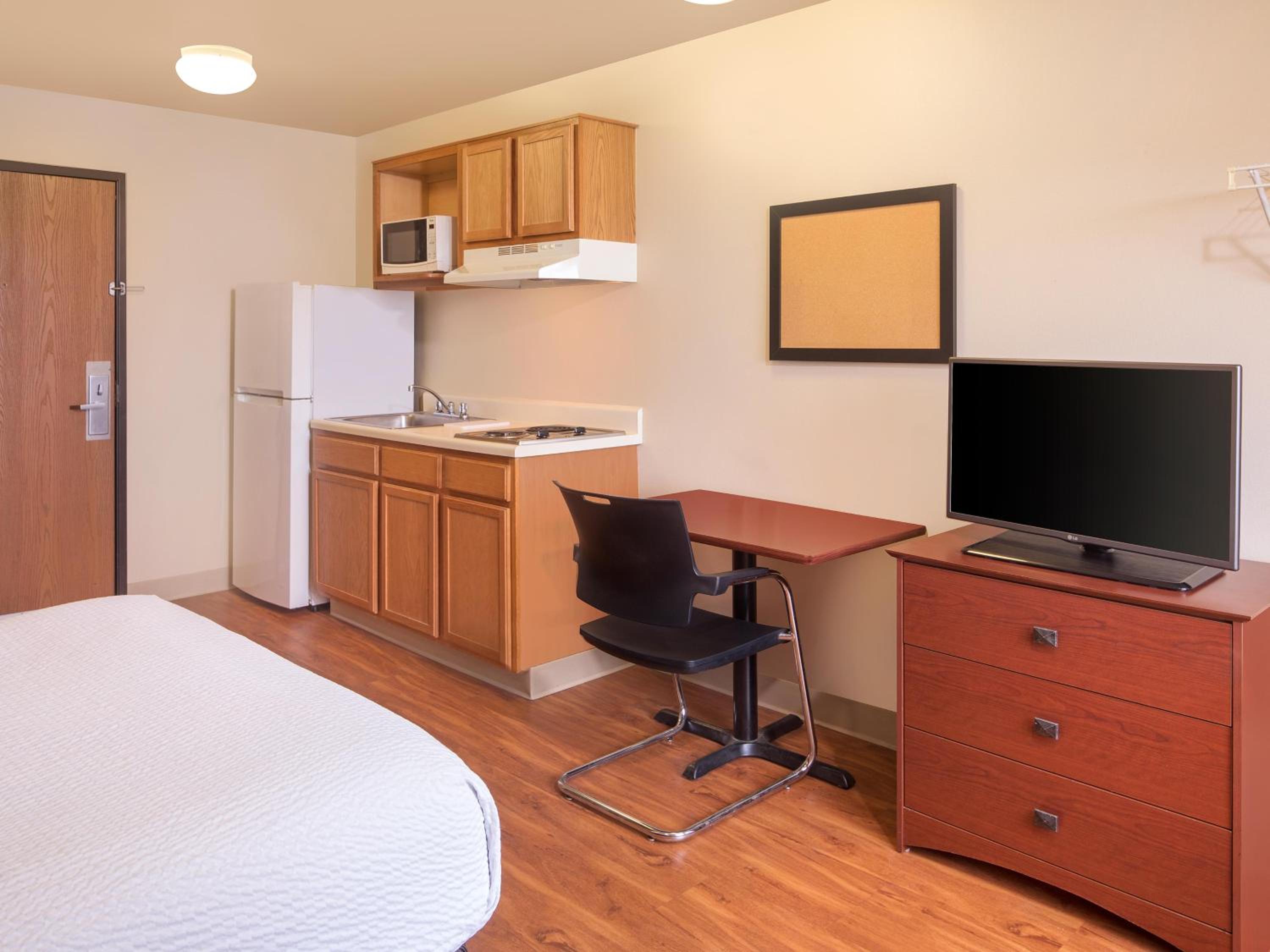 Фото WoodSpring Suites Bentonville
